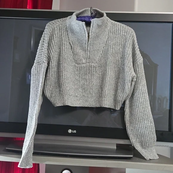 Sweater - Picture 1 of 3